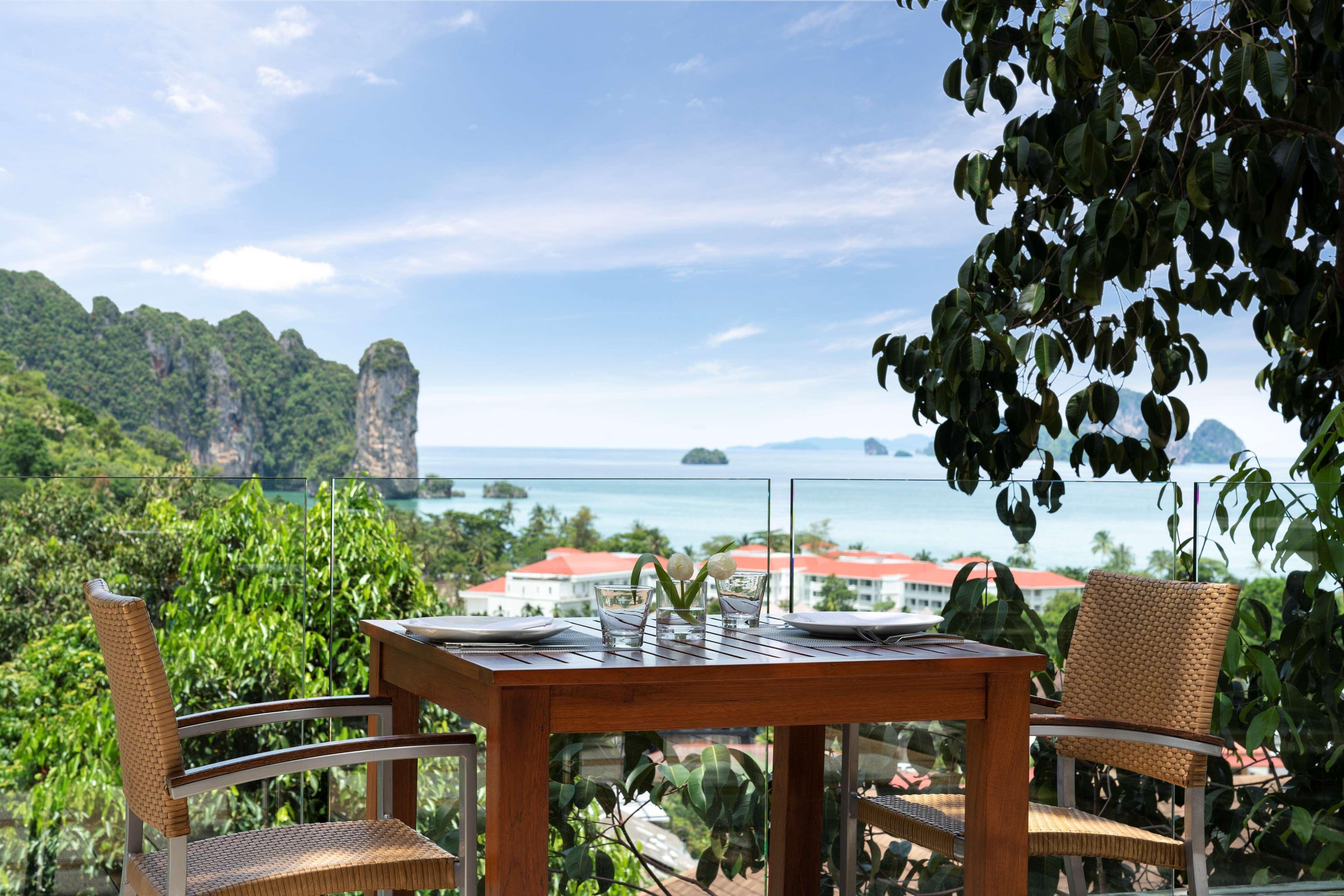 Avani Ao Nang Cliff Krabi Resort Exterior foto