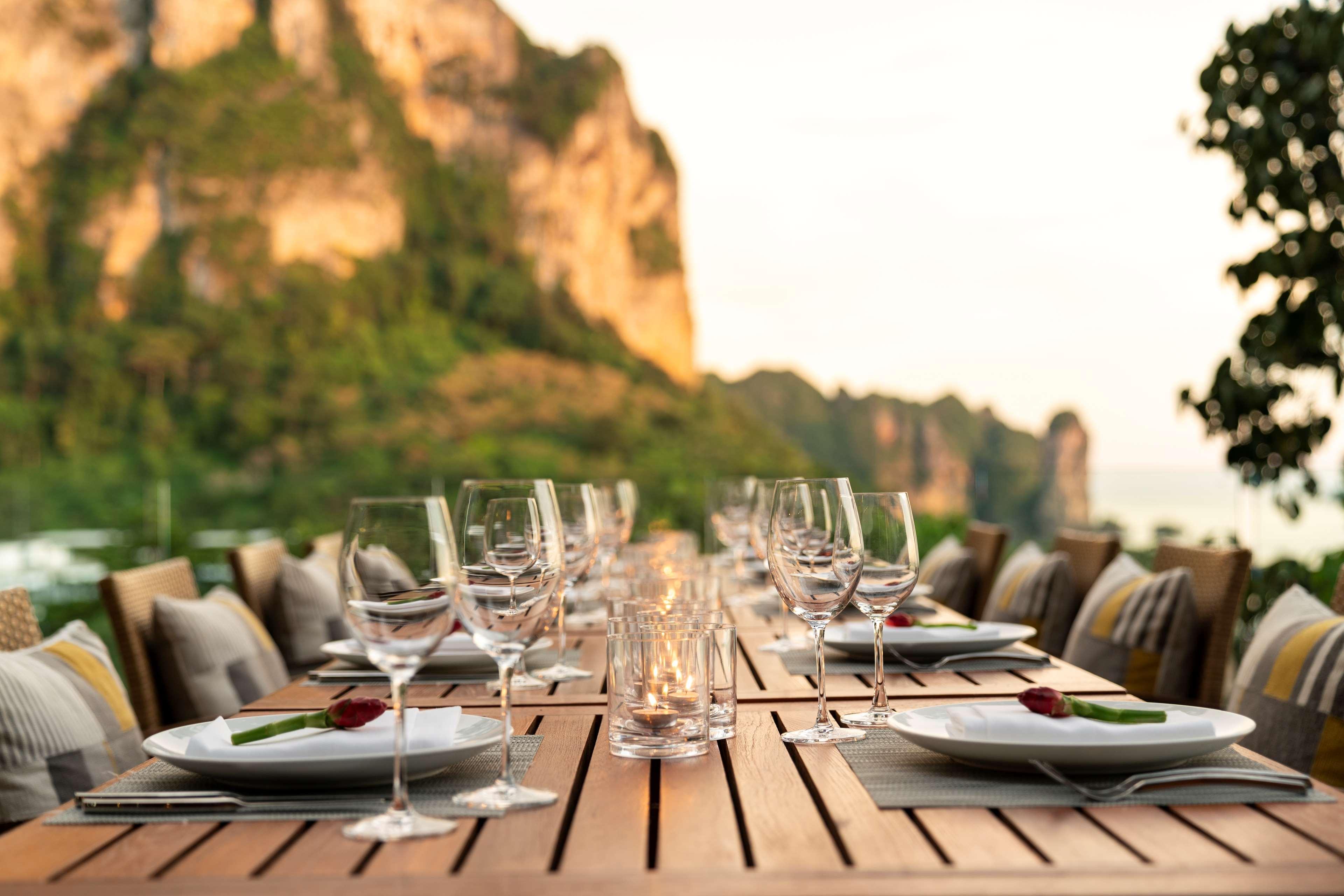 Avani Ao Nang Cliff Krabi Resort Exterior foto