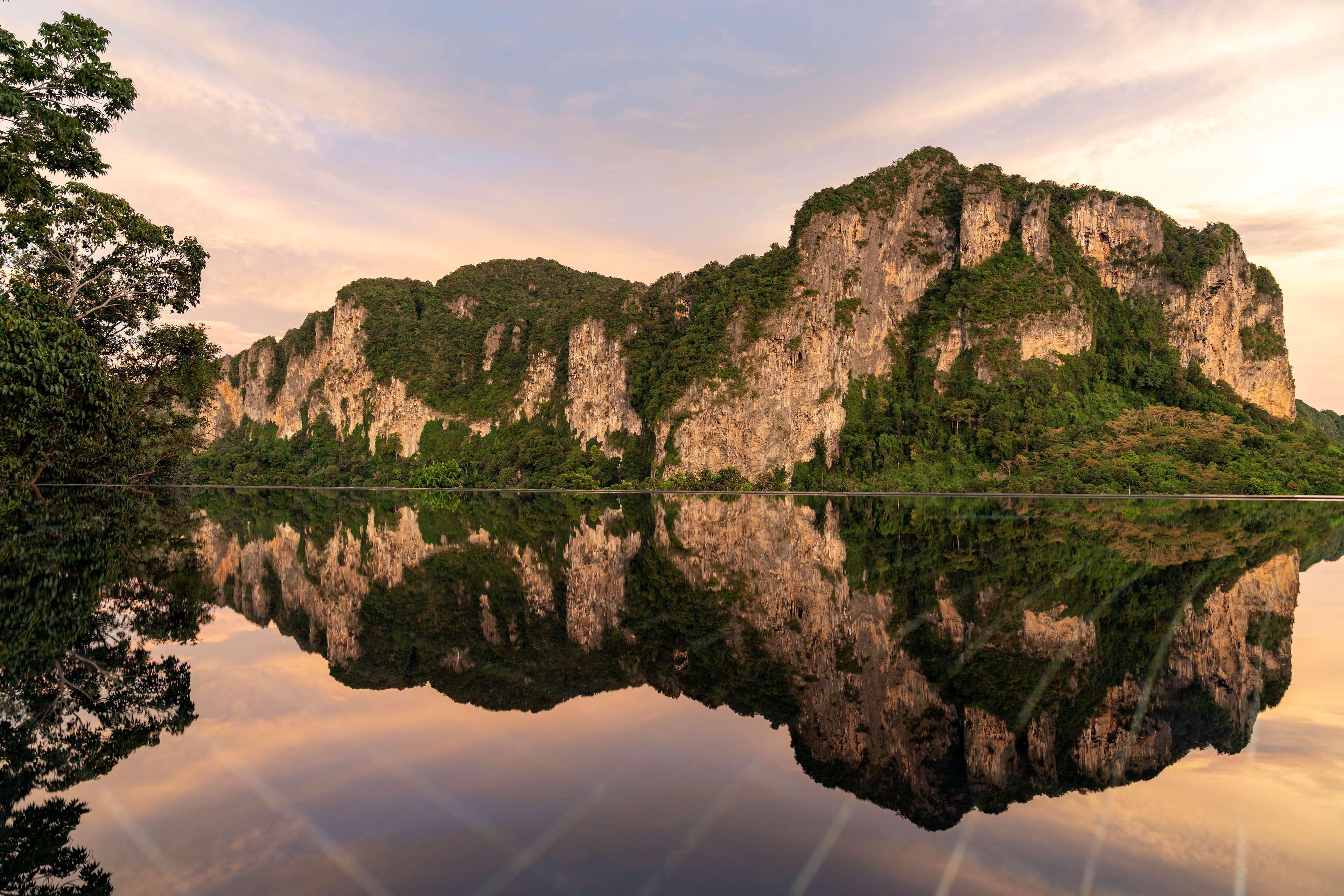 Avani Ao Nang Cliff Krabi Resort Exterior foto